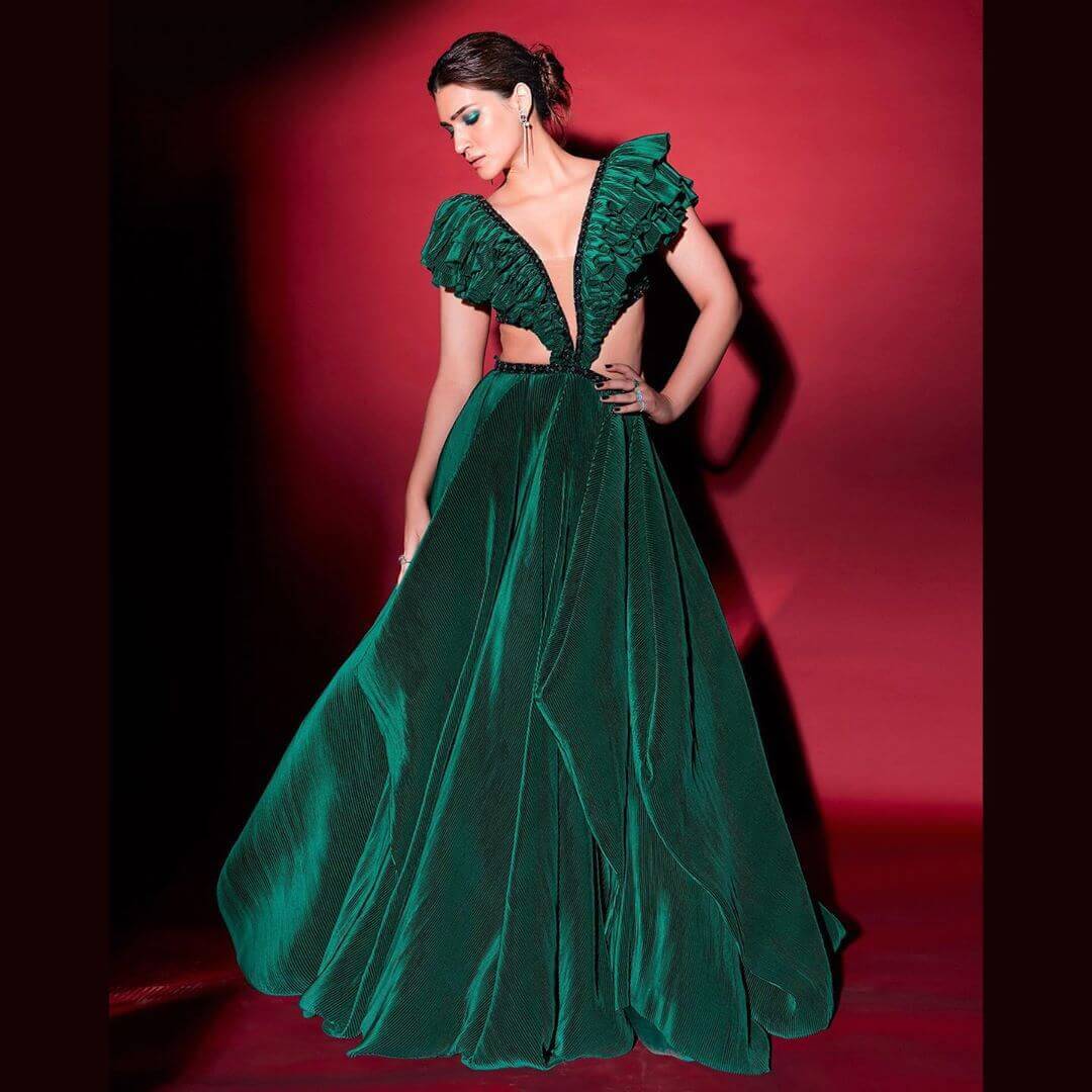 Dazzlerr - Bollywood Divas Buzzing at The Zee Cine Red Carpet