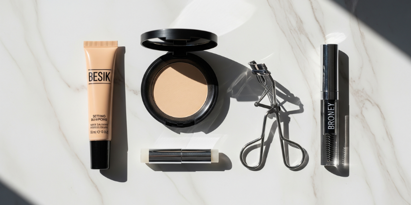 The-Minimal-Makeup-Kit-Enhancing-Your-Natural-Beauty